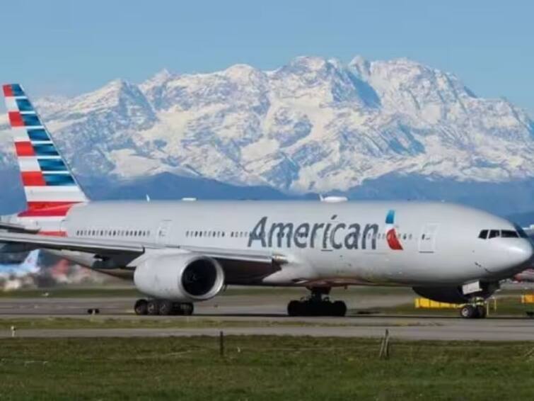pee gate in american airlines drunk passenger urinated on friend arrested at delhi airport   American Airlines : फ्लाइटमध्ये पुन्हा सहप्रवाशाच्या अंगावर लघवी, दिल्ली विमानतळावर संशयिताला अटक