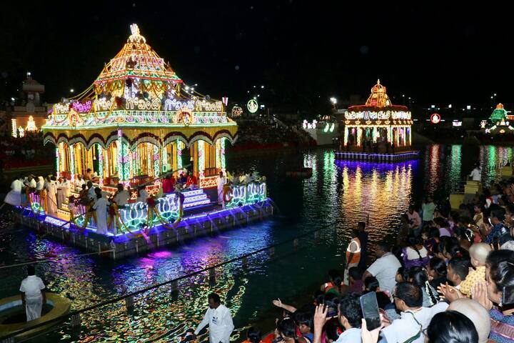 తెప్పపై శ్రీ‌దేవి, భూదేవి స‌మేత ‌మ‌ల‌య‌ప్ప స్వామి భక్తులకు కటాక్షం