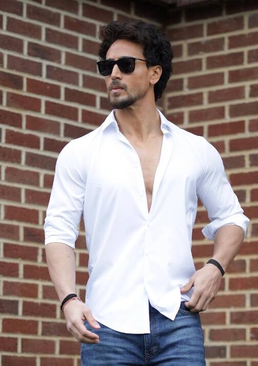 जॅकी श्रॉफ अभिनेत्याला कायम 'टायगर' या नावाने हाम मारत असल्याने पुढे तेच नाव रुढ झालं.