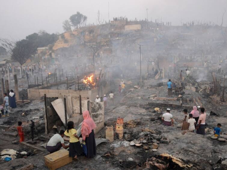 Bangladesh Massive fire engulfs slum at Rohingya Camp thousands left homeless Myanmar Kutupalong Bangladesh: Massive Fire Guts Rohingya Camp In Kutupalong, Leaves Thousands Homeless