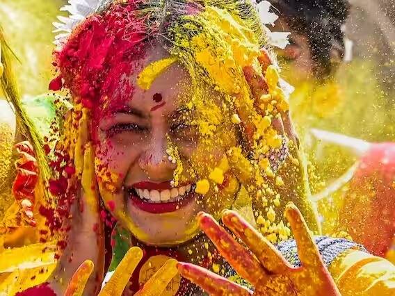 Holi 2023 : होळीपूर्वी बरसाना-जयपूर शहर जल्लोषात तल्लीन; लाठमार-रासलीला रंगोत्सव उत्सवात साजरा, पाहा फोटो