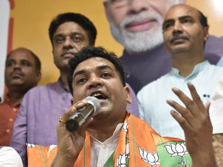 Kapil Mishra controversial tweet on Manish Sisodia When letters coming like Kasab understand crime is confirmed Delhi News: मनीष सिसोदिया पर विपक्ष ने लिखी चिट्ठी तो कपिल मिश्रा बोले- ऐसा ही कसाब के लिए हुआ था...