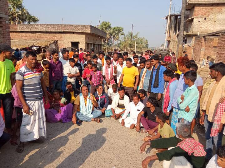 Nawada News: Marriage Mandap Decorator was shot dead in Nawada, Angry people blocked the road ann Nawada News: नवादा में मंडप सजाने वाले शख्स की 4 गोली मारकर हत्या, आक्रोशित लोगों ने किया सड़क जाम