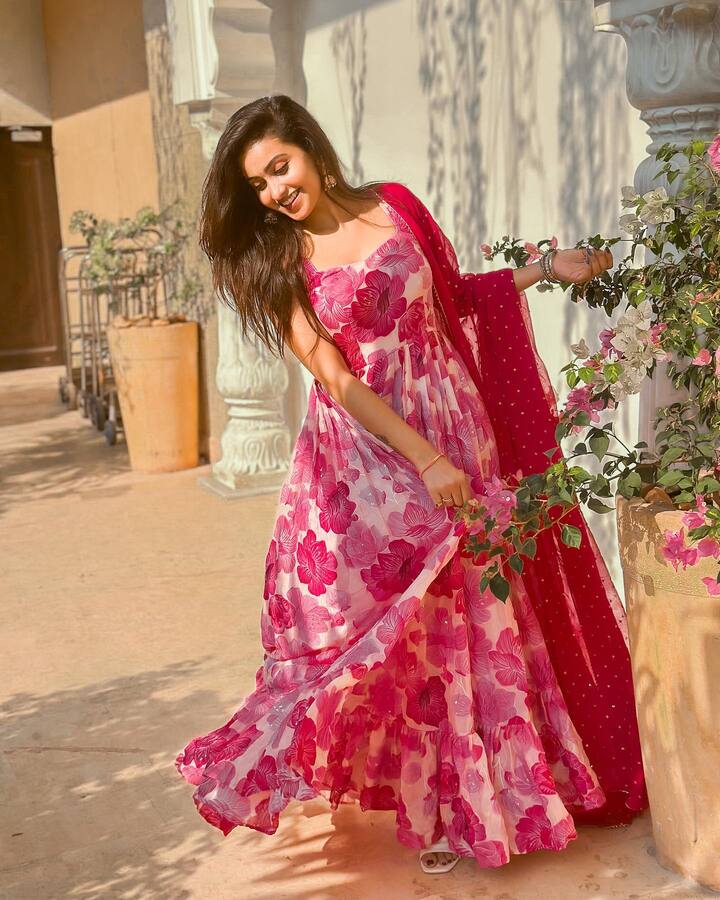 anchor deepika pilli latest photos | Deepika Pilli: పూల పూల డ్రెస్సులో ...