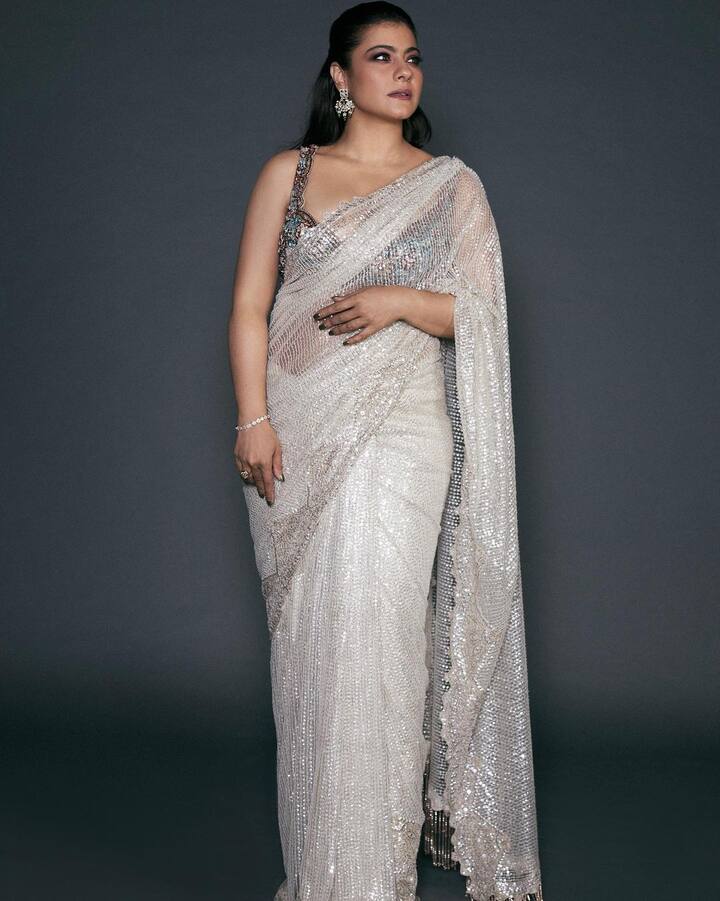 Earlier, she dazzled in a shimmery grey saree that she paired with an embellished blouse.