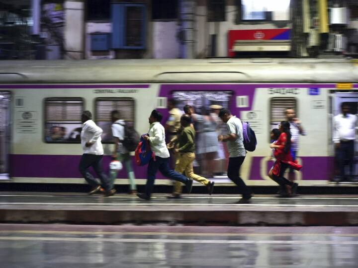 Mumbai Mega Block: मुंबई में सेंट्रल और हार्बर लाइन पर आज मेगाब्लॉक, बाहर जाने से पहले चेक कर लें लोकल ट्रेनों का शेड्यूल mumbai local trains Mega Block On Central And Harbor Lines In Mumbai Today Mega Block Updates Mumbai Mega Block: मुंबई में सेंट्रल और हार्बर लाइन पर आज मेगाब्लॉक, बाहर जाने से पहले चेक कर लें लोकल ट्रेनों का शेड्यूल
