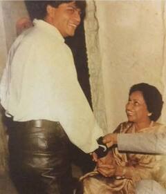 बेहद ग्लैमरस हैं शाहरुख खान की सासू मां, 75 की उम्र में भी दिखती हैं इतनी स्टाइलिश, जानें कैसे हैं दोनों के रिश्ते