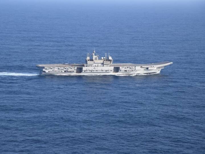 Defence Minister Rajnath Singh to attend Naval Commanders Conference onboard India first indigenous aircraft carrier INS Vikrant Naval Commanders Conference: पहली बार स्वदेशी एयरक्राफ्ट कैरियर पर नौसेना कमांडरों का सम्मेलन, चीन के खिलाफ रणनीति से क्या है इसका संबंध?