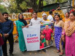 दिल्ली के सरकारी स्कूल के गेट पर लगा 'आई लव मनीष सिसोदिया' का बैनर, पुलिस ने लिया बड़ा एक्शन