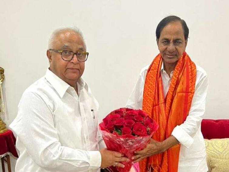 NCP MLA Prakash Solanke met Telangana Chief Minister K Chandrasekhar Rao in Hyderabad Beed : राष्ट्रवादीच्या आमदारानं घेतली तेलंगणाच्या मुख्यमंत्र्यांची भेट, बीड जिल्ह्यात खळबळ 