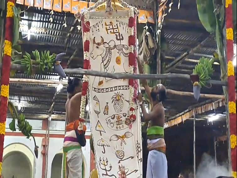 Mayiladuthurai: Indra festival started with flag hoisting in Tiruvenkadu TNN மயிலாடுதுறை: திருவெண்காடு புதன் ஸ்தலத்தில் கோலாகலமாக தொடங்கிய இந்திர பெருவிழா
