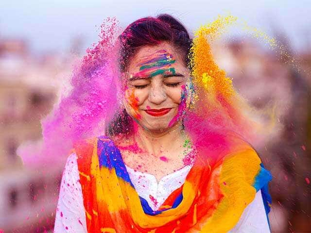 Holi Skin Care Tips: ਹੋਲੀ ਵਾਲੇ ਦਿਨ ਰੰਗਾਂ ਨਾਲ ਖੇਡਣ ਤੋਂ ਪਹਿਲਾਂ, ਸਕਿਨ ਦੀ ਦੇਖਭਾਲ ਕਰਨ ਦਾ ਸਹੀ ਤਰੀਕਾ ਜਾਣੋ... ਨਹੀਂ ਤਾਂ ਕੈਮੀਕਲ ਨਾਲ ਭਰਪੂਰ ਰੰਗ ਤੁਹਾਡੀ ਸਕਿਨ ਨੂੰ ਖਰਾਬ ਕਰ ਸਕਦੇ ਹਨ।