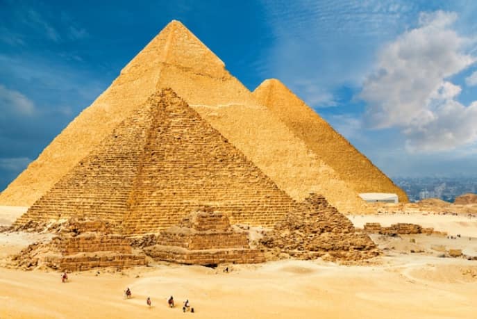 scientists discover corridor in pyramid of giza secrets of pyramids of giza Egypt : 4500 वर्ष जुन्या गीझा पिरॅमिडचं नवं रहस्य उलगडलं, नऊ मीटर लांबीच्या कॉरिडॉरचे फोटो समोर
