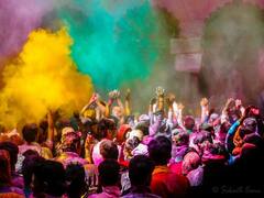 जूतामार से लेकर छतरी होली तक... भारत में इन अनोखे तरीकों से खेली जाती है HOLI