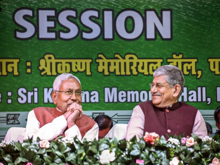 CM Nitish Kumar will join NDA after leaving RJD Lalan Singh gave statement Bihar Politics: क्या नीतीश कुमार आरजेडी का साथ छोड़ फिर NDA में होंगे शामिल? ललन सिंह ने कह दी बड़ी बात