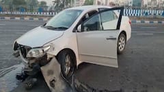 ইএম বাইপাসে ভয়াবহ দুর্ঘটনা, ডিভাইডারে ধাক্কা মেরে দুমড়ে গেল গাড়ি