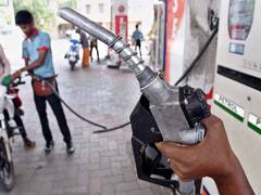 Petrol, Diesel Price: திங்கள் காலை வெளியே போறீங்களா? இன்றைய பெட்ரோல், டீசல் விலை நிலவரம் தெரிஞ்சிகோங்க..!