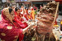 Holika Dahan 2023: 6 या 7 मार्च, कब है होलिका दहन? जानें- अपने शहर में होलिका जलाने का सही समय