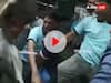 Mumbai Viral Video: मामूली सी बात पर मुंबई की लोकल ट्रेन में दो गुटों में बेतहाशा चले लात घूंसे, सामने आया वीडियो