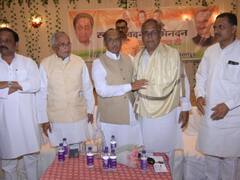 'कार्यकर्ताओं का हाथ छोड़ने से जमीन पर आ गई पार्टी', कांग्रेस प्रभारी की सांसद-विधायकों को खरी-खरी