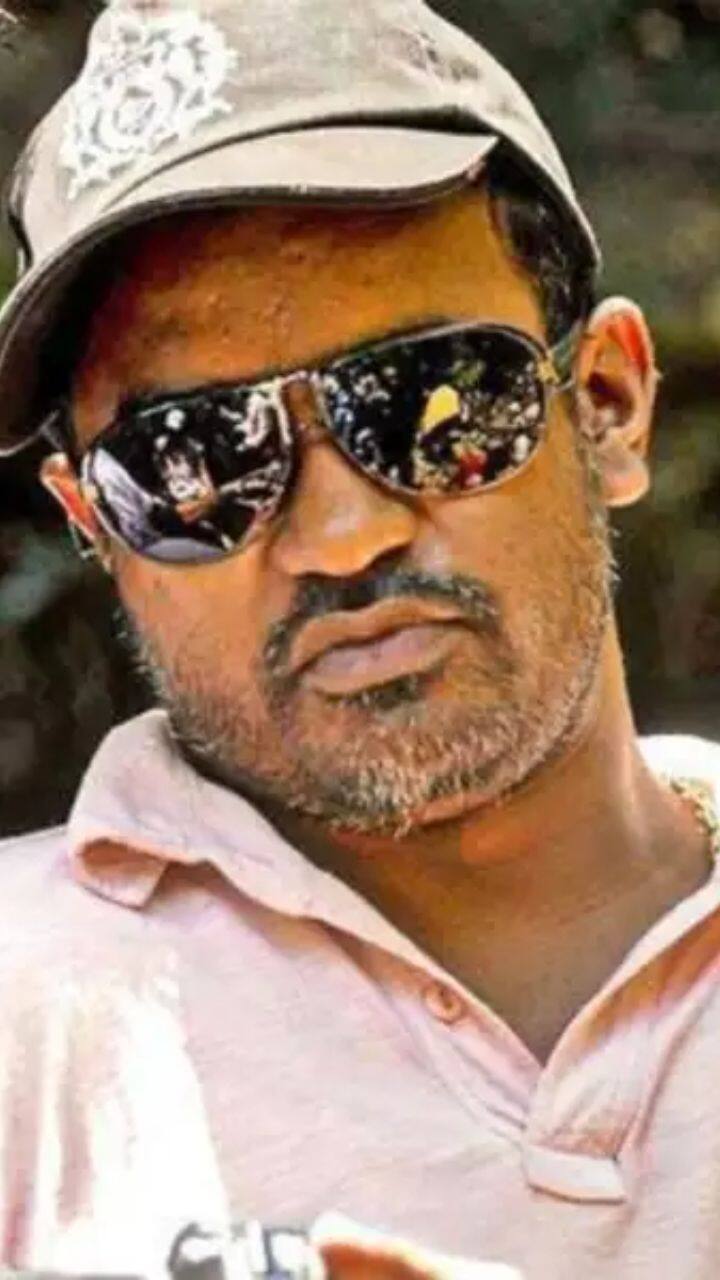 விழித்திரை புற்றுநோய் காரணமாக இவருக்கு ஒரு கண் அகற்றப்பட்டது