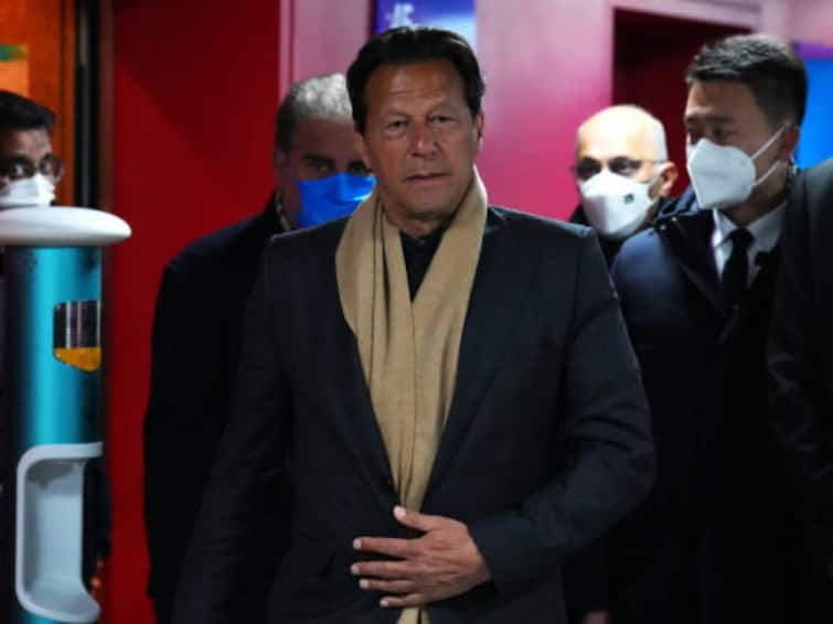 Police Arrive At Ex-Pak PM Imran Khan's Residence In Islamabad To Arrest Him In Toshakhana Case: Report Police Arrive At Ex-Pak PM Imran Khan's Residence In Lahore To Arrest Him In Toshakhana Case
