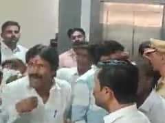 महाराष्ट्र: प्याज के सही दाम नहीं मिलने से परेशान किसान, मंत्री के सामने हुआ जमकर हंगामा