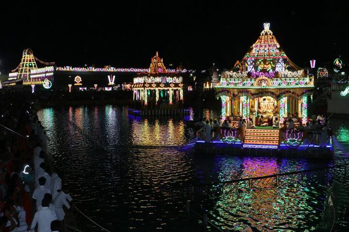 భూదేవి, శ్రీదేవి సమేతంగా మలయప్ప స్వామి నాలుగో రోజు ఐదు చుట్లు, చివ‌రి రోజు ఏడుచుట్లు పుష్కరిణిలో తెప్పపై విహరించి భక్తులను అనుగ్రహిస్తారు.