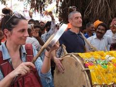 Holi 2023: होली से पहले आदिवासियों के भगोरिया पर्व की मची धूम, विदेशी पर्यटकों ने बजाये ढोल, देखें तस्वीरें