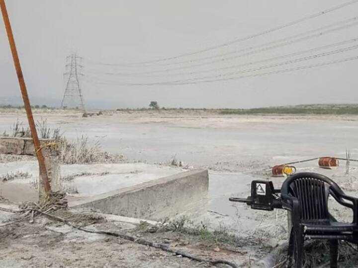 Singrauli: सिंगरौली में बिजली संयत्रों की राख ने घोंटा दम! दमा-टीबी जैसी गंभीर बीमारियों का शिकार हो रहे लोग Singrauli People falling to serious diseases like asthma TB due to ash coming out of power plants ANN Singrauli: सिंगरौली में बिजली संयत्रों की राख ने घोंटा दम! दमा-टीबी जैसी गंभीर बीमारियों का शिकार हो रहे लोग