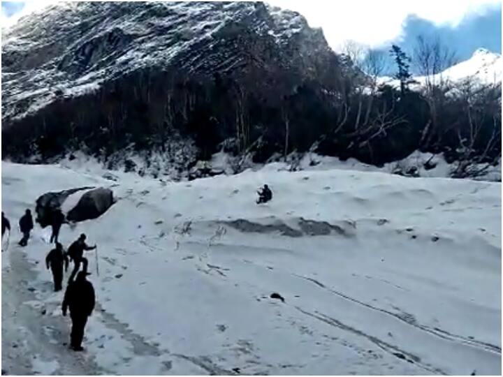 hemkund sahib witness heavy snowfall forest department team returned from valley ann Hemkund Sahib: हेमकुंड साहिब-फूलों की घाटी में बर्फबारी, वन विभाग को पशु तस्करों पर नजर रखने में हो रही दिक्कत