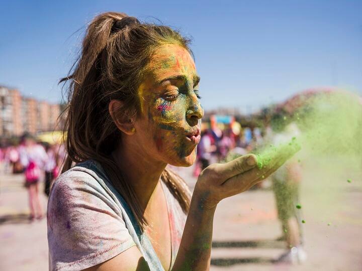 holi festival 2023 Eating dish on Holi can cause stomach upset Holi 2023: होली पर पेट को पकवान करें परेशान तो इन घरेलू नुस्खों से तुरंत पा लें आराम