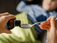 होली खेलने से पहले ही शरीर तोड़ रहा ये वायरस, कफ सिरप और एंटी एलर्जिक की तो बिक्री भी रिकॉर्ड बना रही