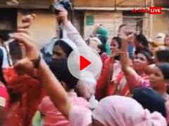 Watch: आंगनबाड़ी कार्यकर्ताओं ने जमकर लगाए ठुमके, आज ही खेली होली, सीएम भूपेश बघेल से कहा- शुक्रिया, शुक्रिया...