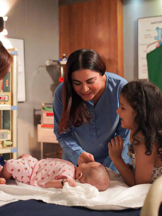 श्रद्धा आर्या ने न्यू बोर्न बेबी संग शेयर की फोटो