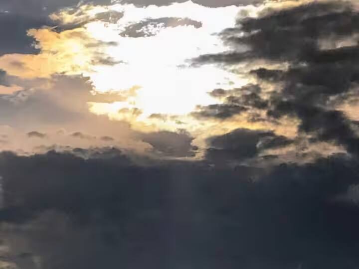 इसके अलावा 7 और 8 मार्च को अधिकतम तापमान 32 डिग्री सेल्सियस रहने का अनुमान है.