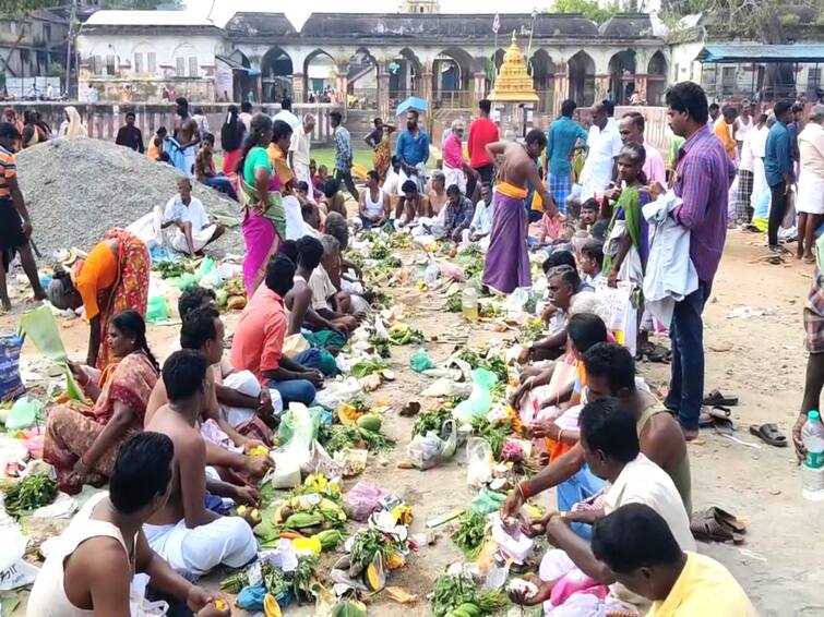 mayiladuthurai cauvery thulakkattam masi Magam worship TNN மாசி மகம் : முன்னோர்களுக்கு தர்ப்பணம் செய்ய காவிரி துலா கட்டத்தில் திரண்ட மக்கள்