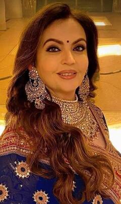 Nita Ambani Personal Makeup Artist: कौन हैं नीता अंबानी के पर्सनल मेकअप आर्टिस्ट? एक बार की फीस जानकर नहीं होगा यकीन