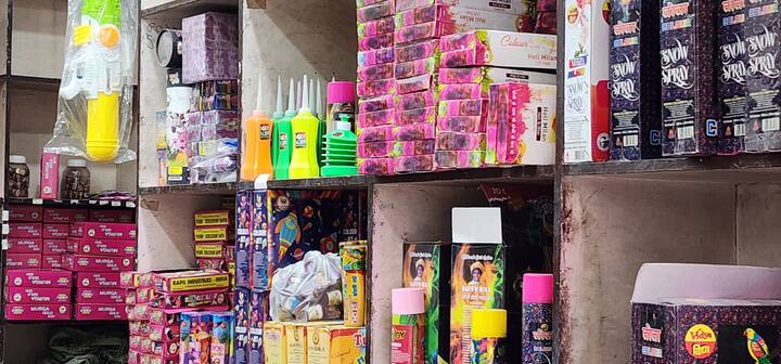 वहीं अब न कोई पाबंदियां हैं और न महामारी का डर, इसलिए इस साल पहले से ज्यादा जोश और उत्साह इस रंगों के त्योहार के लिए लोगों में देखने को मिल रहा है.