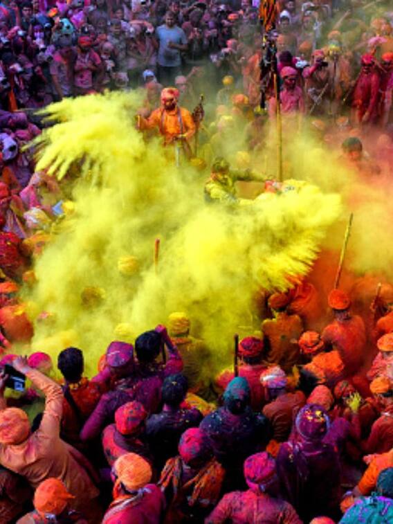 ஹாப்பி ஹோலி.. இந்தியாவில் ஹோலி கோலகலமாக கொண்டாடப்படும் இடங்கள்!