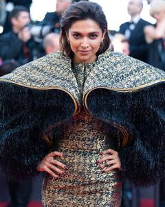 Deepika Padukone: फैशनेबल लुक चाहिए तो दीपिका पादुकोण के इन स्टाइलिश आउटफिट को करें रिक्रिएट