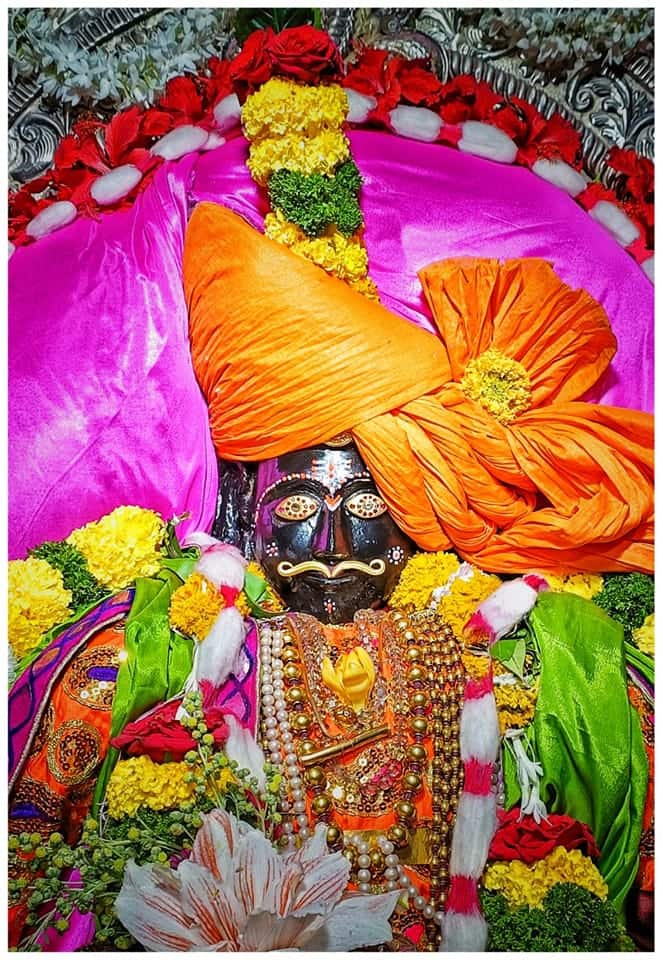 यामध्ये कधी चार तर कधी पाच रविवार येतात. काही भाविक पाच खेटेही करतात.