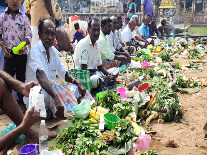 மாசி மகம் : முன்னோர்களுக்கு தர்ப்பணம் செய்ய காவிரி துலா கட்டத்தில் திரண்ட மக்கள்