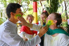 Dol Purnima 2023: এখানে হোলি দেখতে ভিড় জমান বিদেশি পর্যটকরাও, কীসের আকর্ষণ?