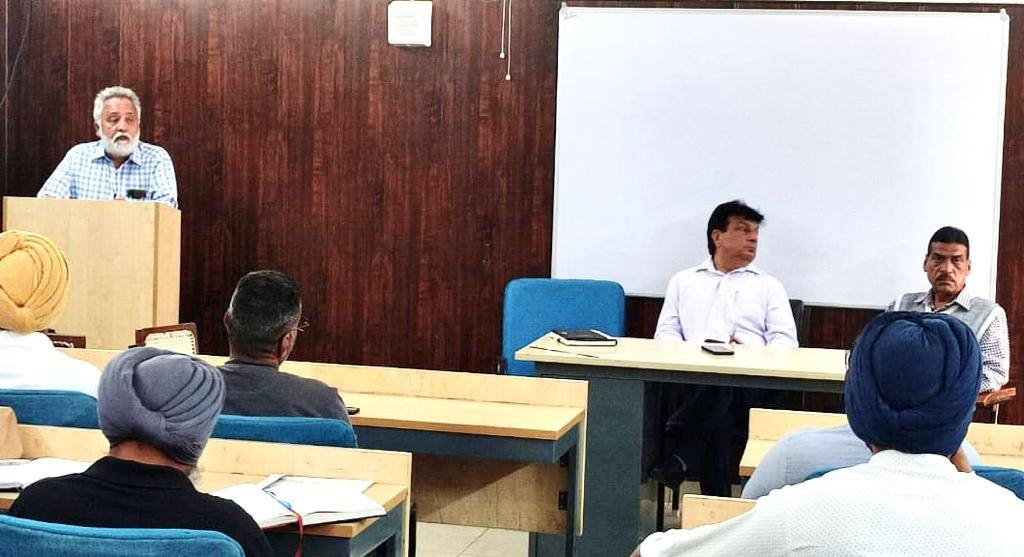 ਘਰ-ਘਰ ਤੱਕ ਪਹੁੰਚ ਬਣਾ ਕੇ ਵੱਧ ਤੋਂ ਵੱਧ ਵਿਦਿਆਰਥੀਆਂ ਨੂੰ ਸਰਕਾਰੀ ਸਕੂਲਾਂ ‘ਚ ਦਾਖਲਾ ਲੈਣ ਲਈ ਪ੍ਰੇਰਿਤ ਕਰਨ ਦੀ ਮੁਹਿੰਮ ਜਾਰੀ Education Minister Harjot Singh Bains, the campaign is on to enroll students in government schools on a large scale. ਘਰ-ਘਰ ਤੱਕ ਪਹੁੰਚ ਬਣਾ ਕੇ ਵੱਧ ਤੋਂ ਵੱਧ ਵਿਦਿਆਰਥੀਆਂ ਨੂੰ ਸਰਕਾਰੀ ਸਕੂਲਾਂ ‘ਚ ਦਾਖਲਾ ਲੈਣ ਲਈ ਪ੍ਰੇਰਿਤ ਕਰਨ ਦੀ ਮੁਹਿੰਮ ਜਾਰੀ