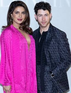 पेरिस इवेंट में हसबैंड निक के साथ बेहद स्टाइलिश लगीं Priyanka Chopra, एक्ट्रेस ने डीप नेक के साथ पिंक ड्रेस में गिराई बिजलियां