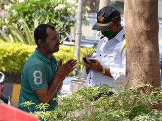 Mumbai: रात के 2 बजे मरीन ड्राइव पर बैठा था शख्स, पुलिस ने पकड़कर वसूले 2500 रुपये, स्क्रीनशॉट वायरल