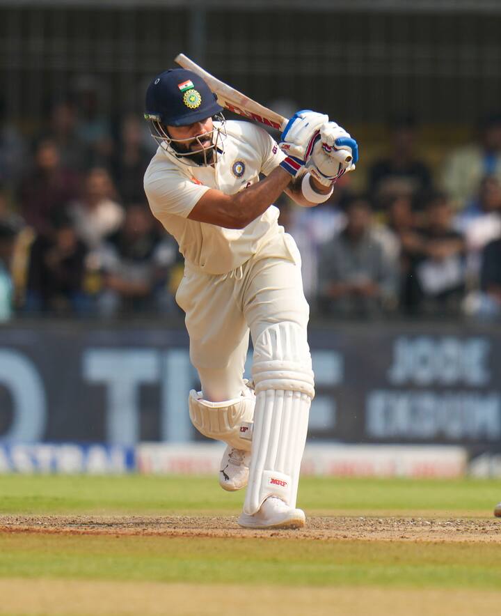 साल 2020 अभी तक विराट कोहली के टेस्ट करियर के सबसे खराब साल कहा जा सकता है. इस साल 19 पारियों में कोहली 4 बार बिना खाता खोले ही पवेलियन लौट गए थे. वहीं पूरे साल वह सिर्फ 536 रन ही बनाने में कामयाब हो सके थे. जब साल 2020 का अंत हुआ तो विराट कोहली का टेस्ट बल्लेबाजी औसत 50.34 पर आ गया था. (फोटो सोर्स – पीटीआई)