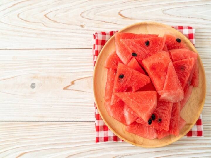 health tips refreshing fruit watermelon benefits in summer tarbooj ke fayde in hindi Watermelon Benefits : चबाकर खाएं तरबूज..फायदे हैरान न कर दें तो कहना
