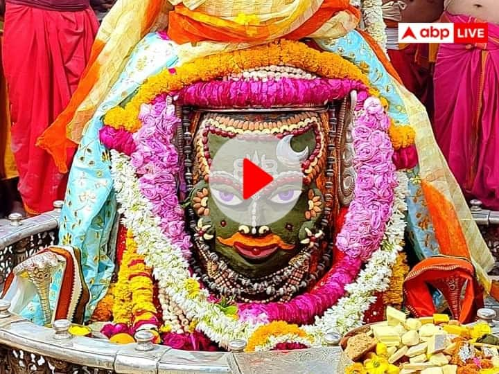 Holi 2023 Devotees played Holi with flowers in Mahakaleshwar Temple Ujjain of Madhya Pradesh ANN Holi 2023: महाकाल के दरबार में भक्तों ने भगवान से खेली फूलों से होली, अभिभूत हुए भक्त, देखें वीडियो